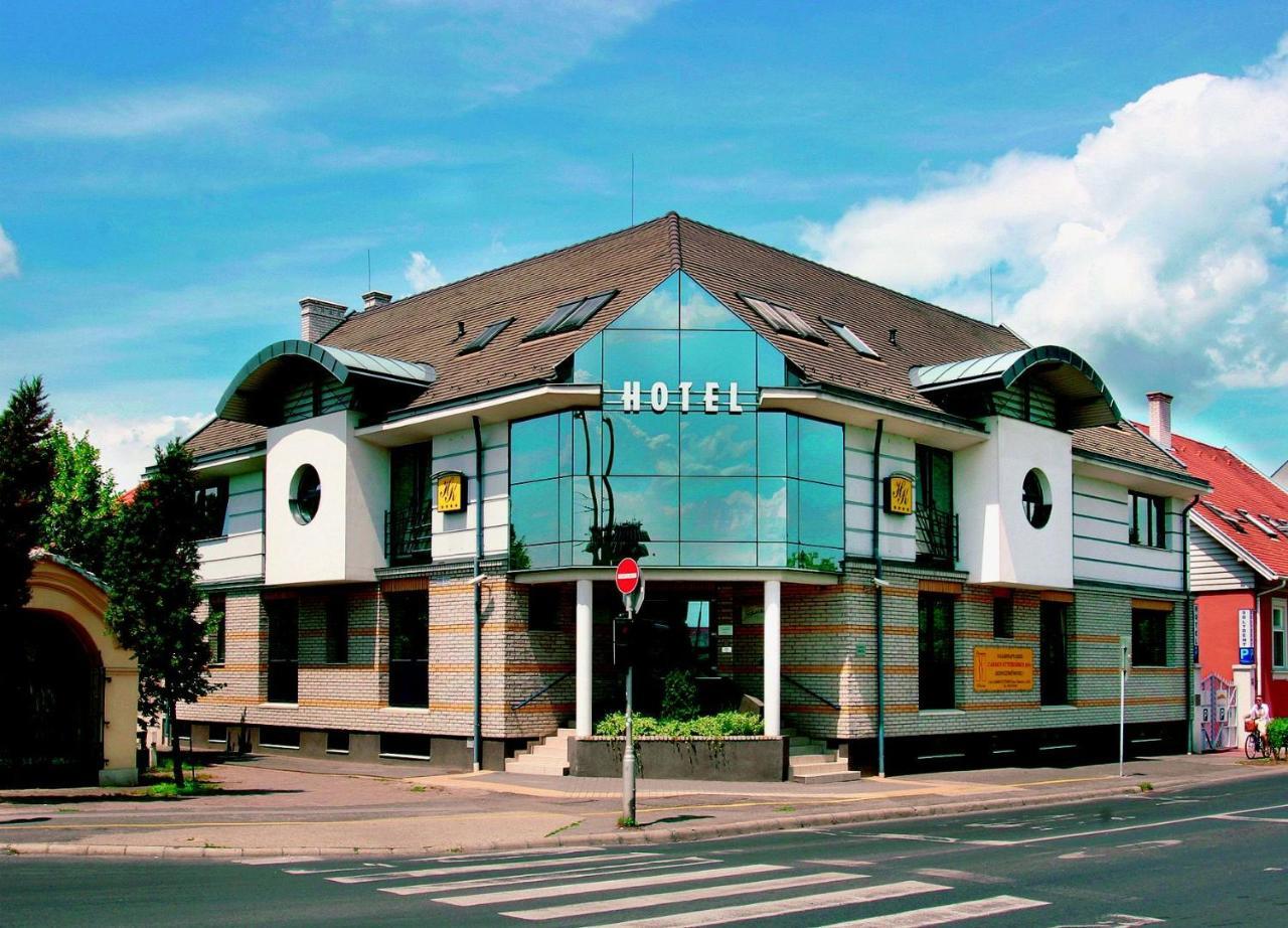 Hotel Kalvaria Gyor Exterior photo